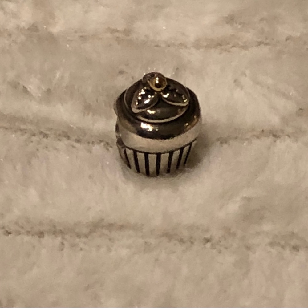 Authentic Pandora cupcake charm